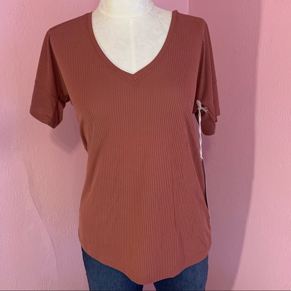 Rusty red ribbed v-neck - Picture 1 of 7